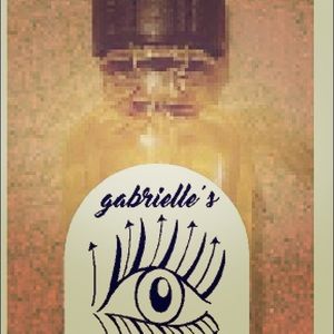 Eye makeup remover that makes your eyelashes grow!